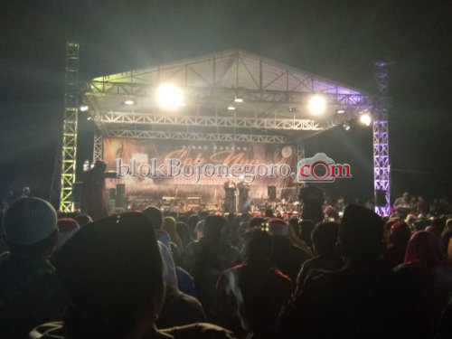 Ribuan Masyarakat Hadir dalam Sinau Bareng Cak Nun